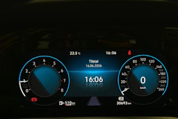 valkoinen Volkswagen Golf 2022 kuva 21.