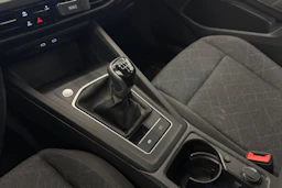 valkoinen Volkswagen Golf 2022 kuva 23.