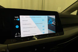 valkoinen Volkswagen Golf 2022 kuva 25.