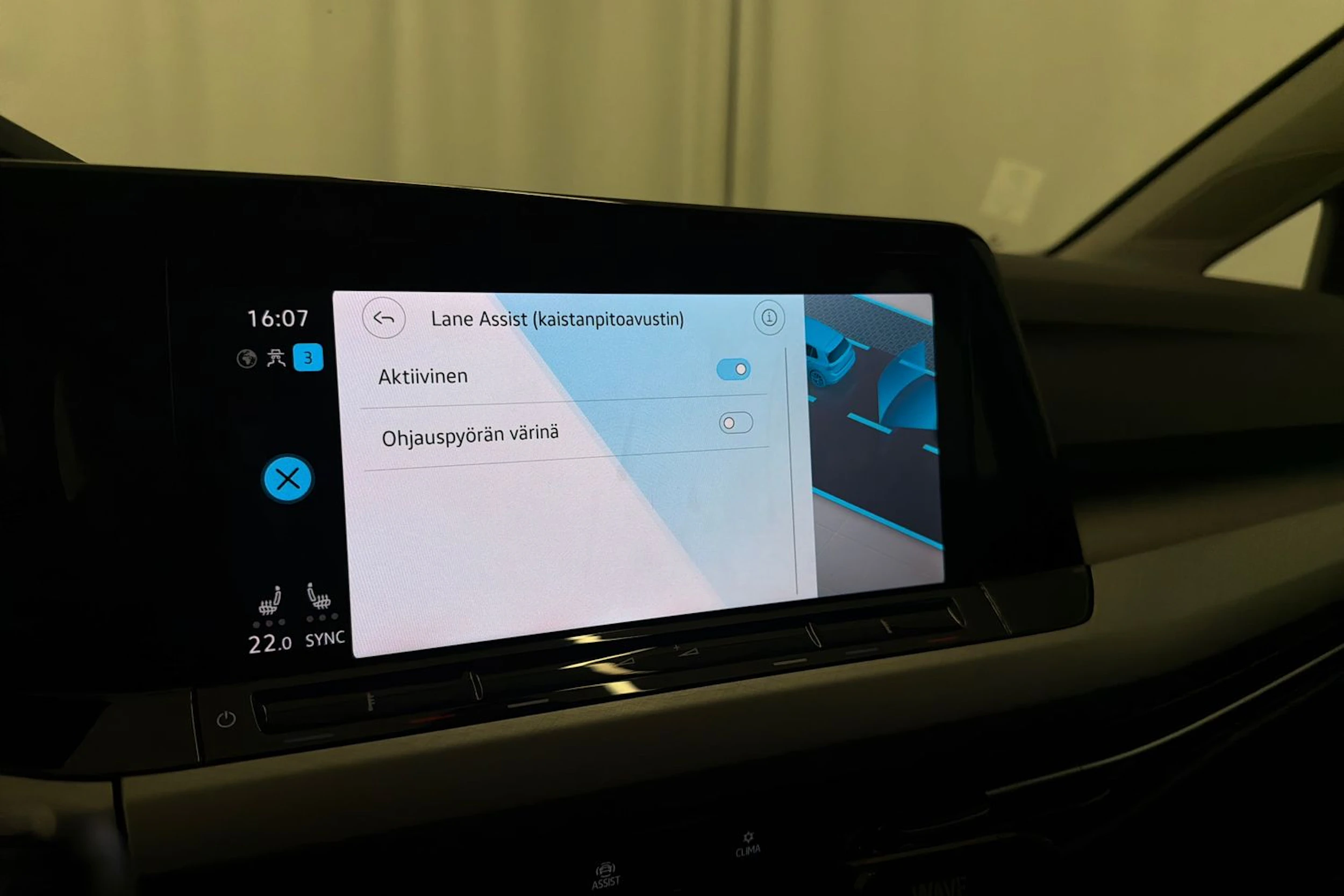 valkoinen Volkswagen Golf 2022 kuva 26.
