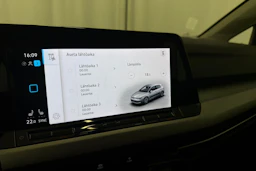 valkoinen Volkswagen Golf 2022 kuva 28.