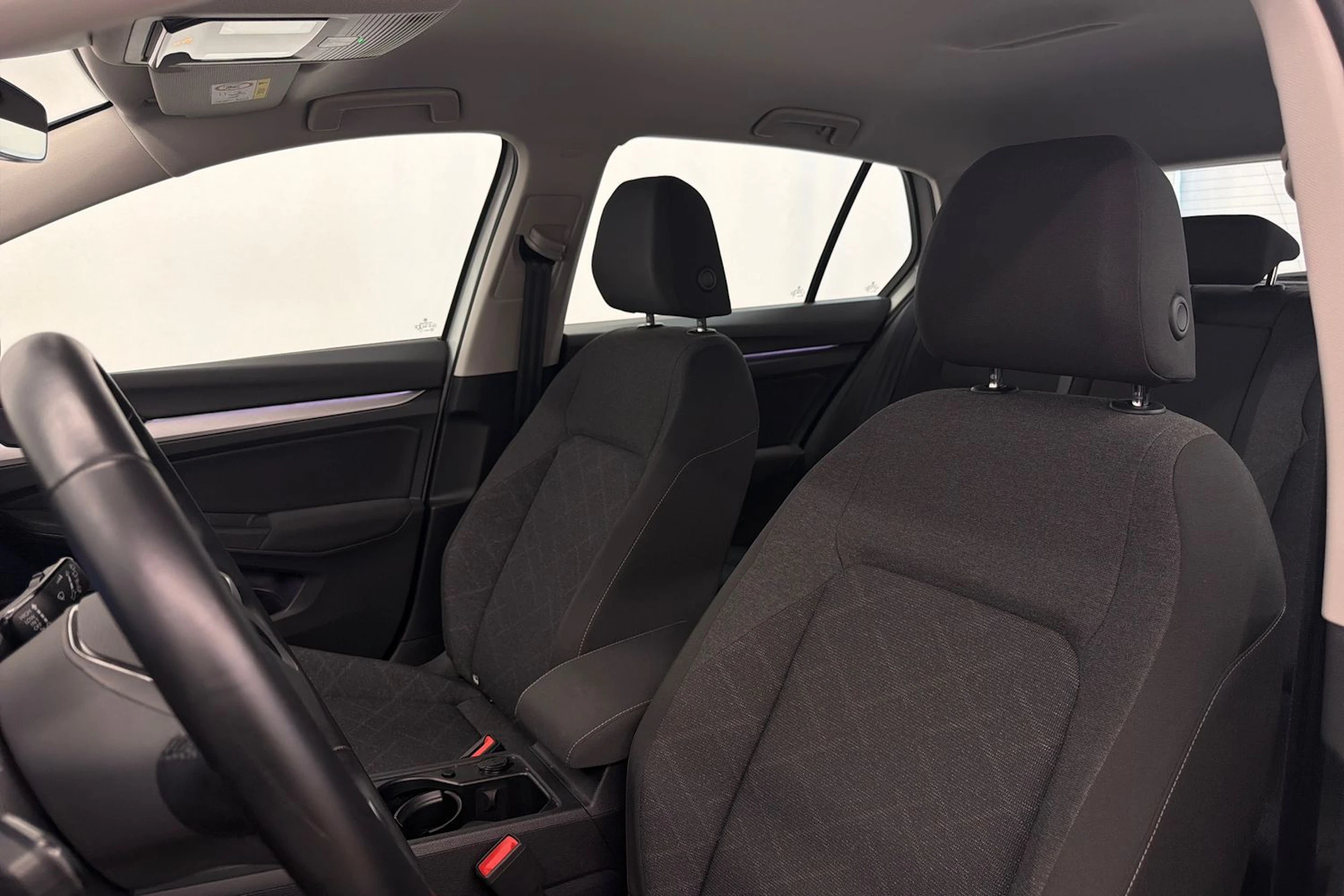 valkoinen Volkswagen Golf 2022 kuva 30.