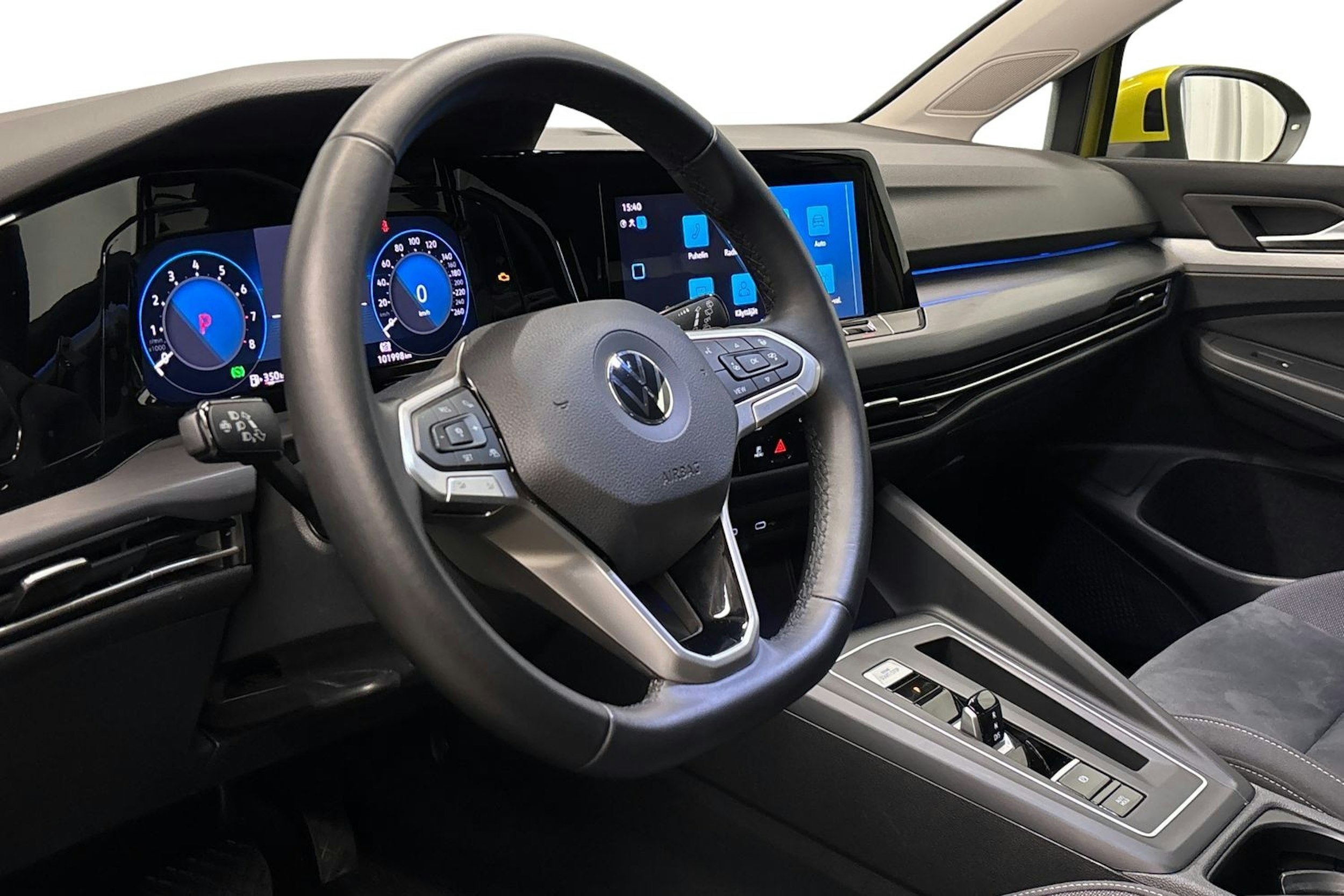keltainen Volkswagen Golf 2022 kuva 7.
