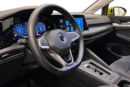 keltainen Volkswagen Golf 2022 kuva 7.