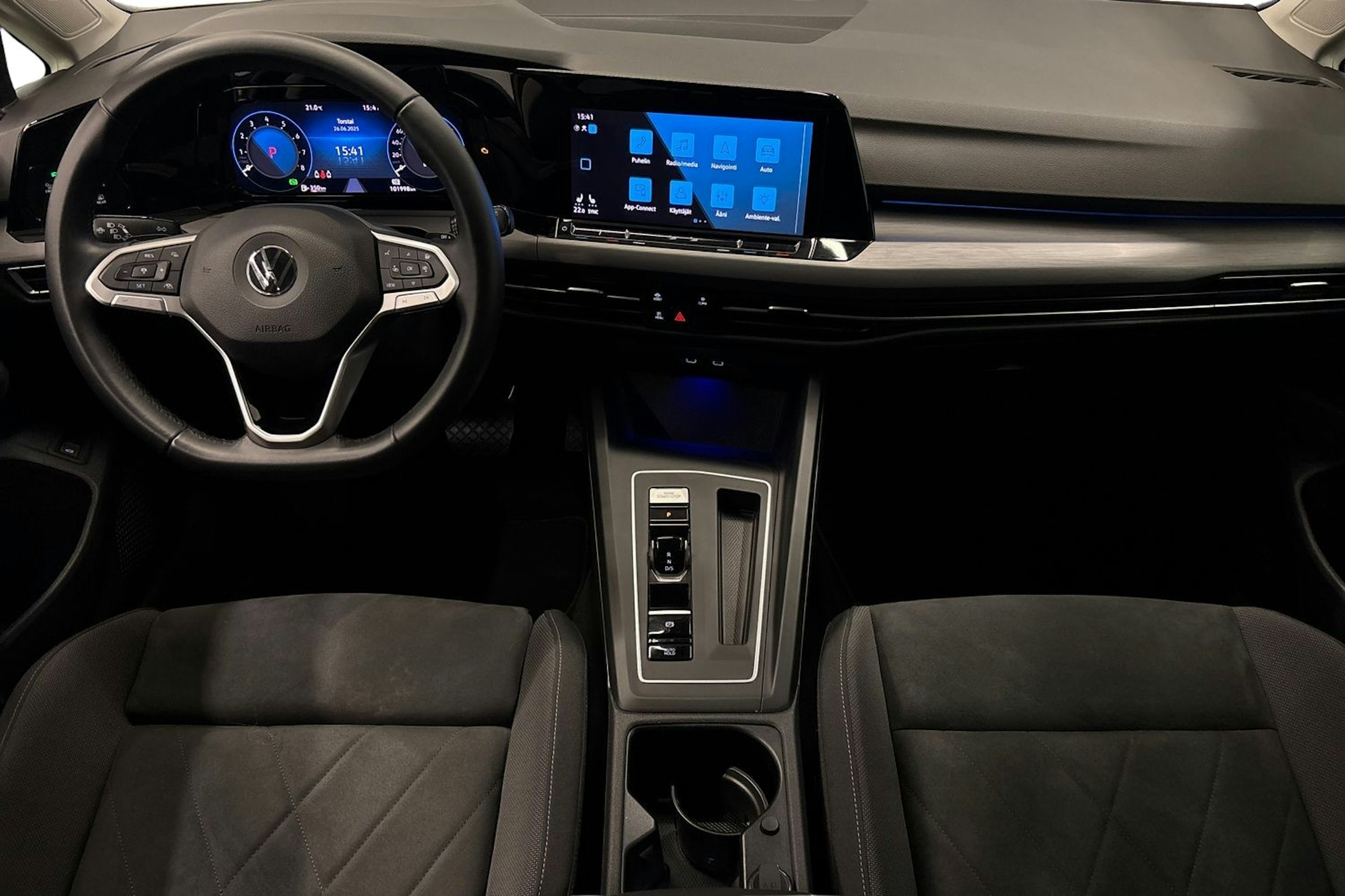 keltainen Volkswagen Golf 2022 kuva 9.
