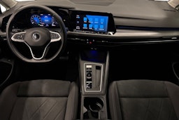 keltainen Volkswagen Golf 2022 kuva 9.