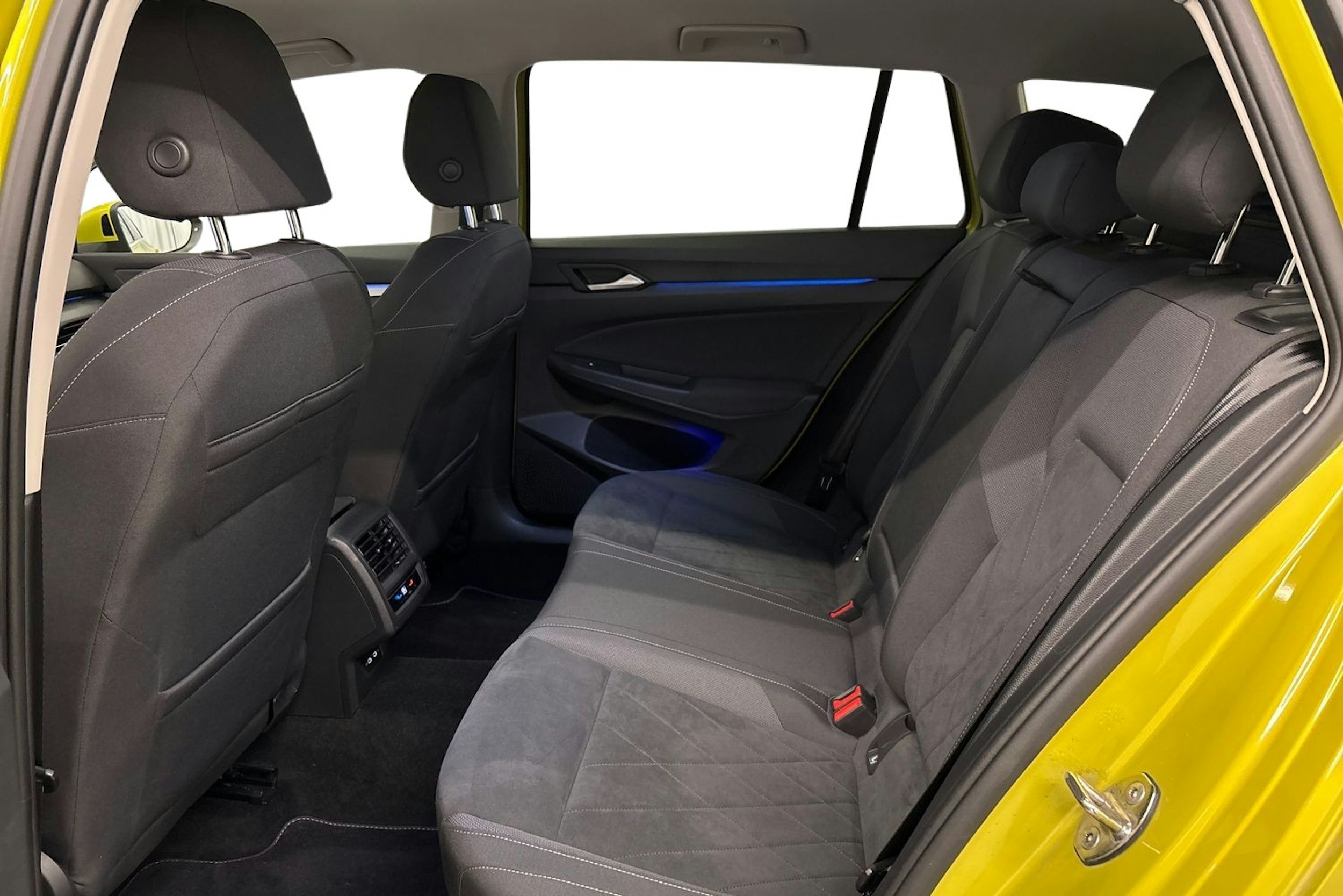 keltainen Volkswagen Golf 2022 kuva 10.