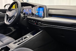 keltainen Volkswagen Golf 2022 kuva 14.