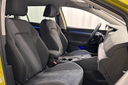 keltainen Volkswagen Golf 2022 kuva 15.