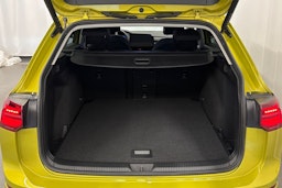 keltainen Volkswagen Golf 2022 kuva 16.