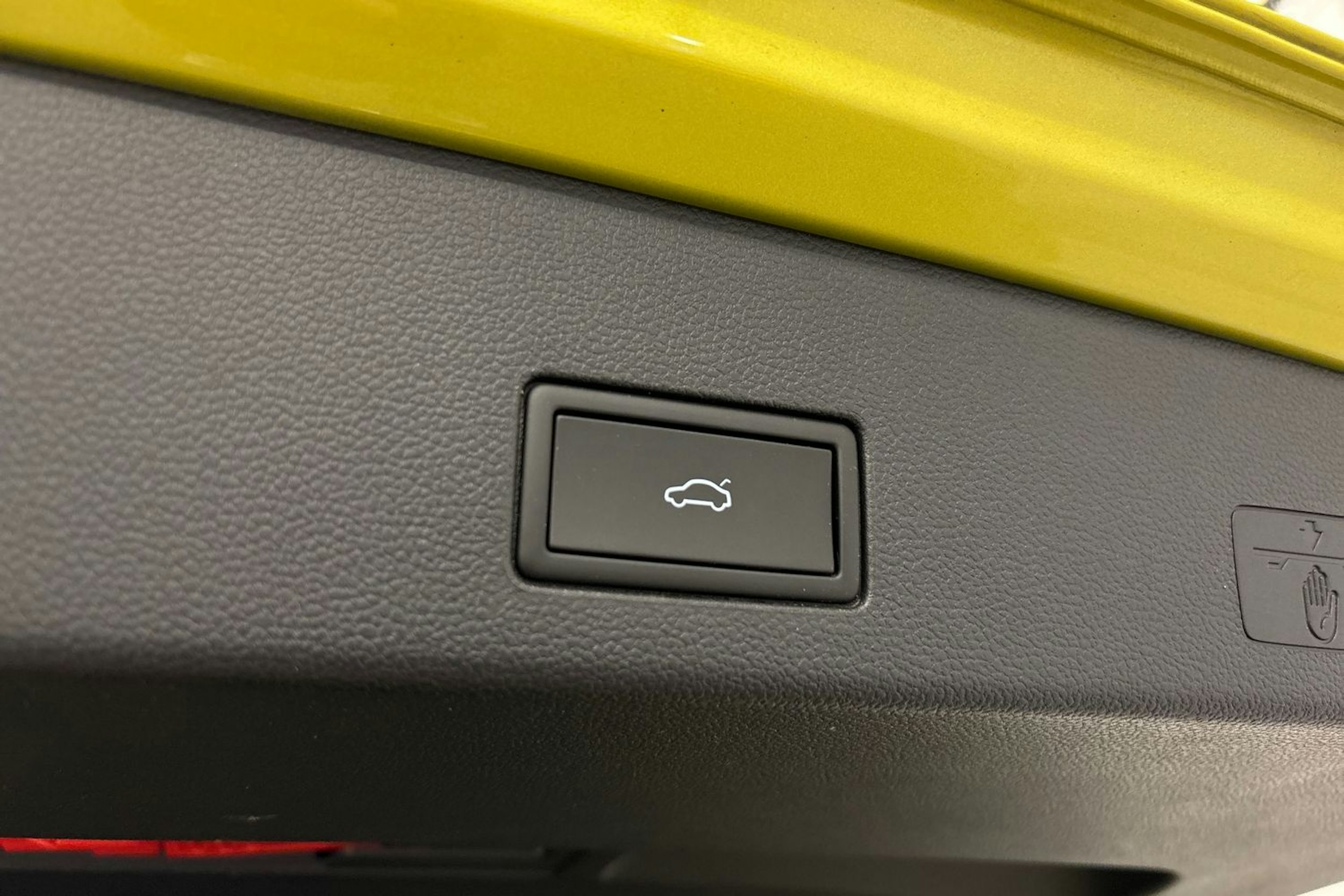 keltainen Volkswagen Golf 2022 kuva 17.