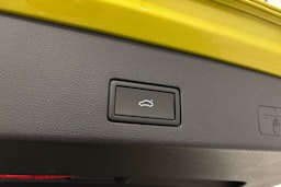 keltainen Volkswagen Golf 2022 kuva 17.