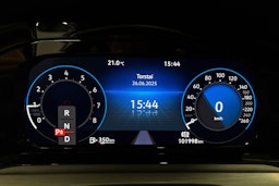 keltainen Volkswagen Golf 2022 kuva 18.