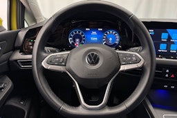 keltainen Volkswagen Golf 2022 kuva 19.
