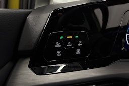 keltainen Volkswagen Golf 2022 kuva 22.