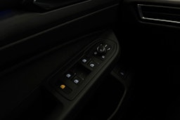 keltainen Volkswagen Golf 2022 kuva 23.