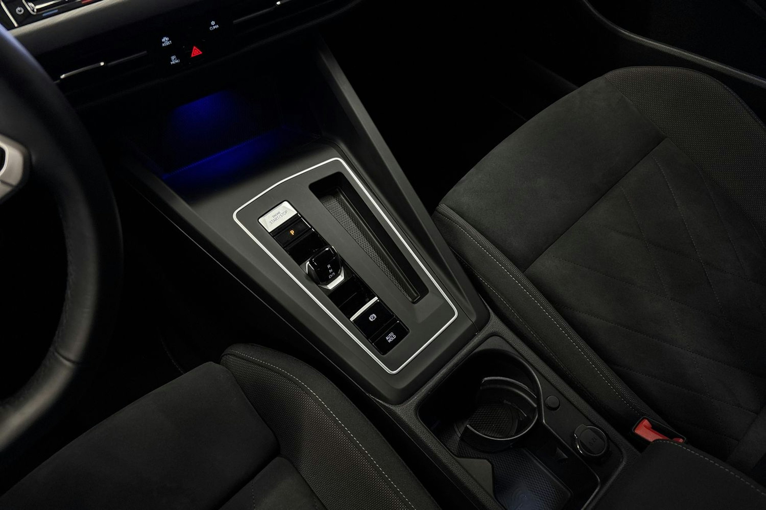 keltainen Volkswagen Golf 2022 kuva 28.