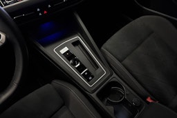 keltainen Volkswagen Golf 2022 kuva 28.