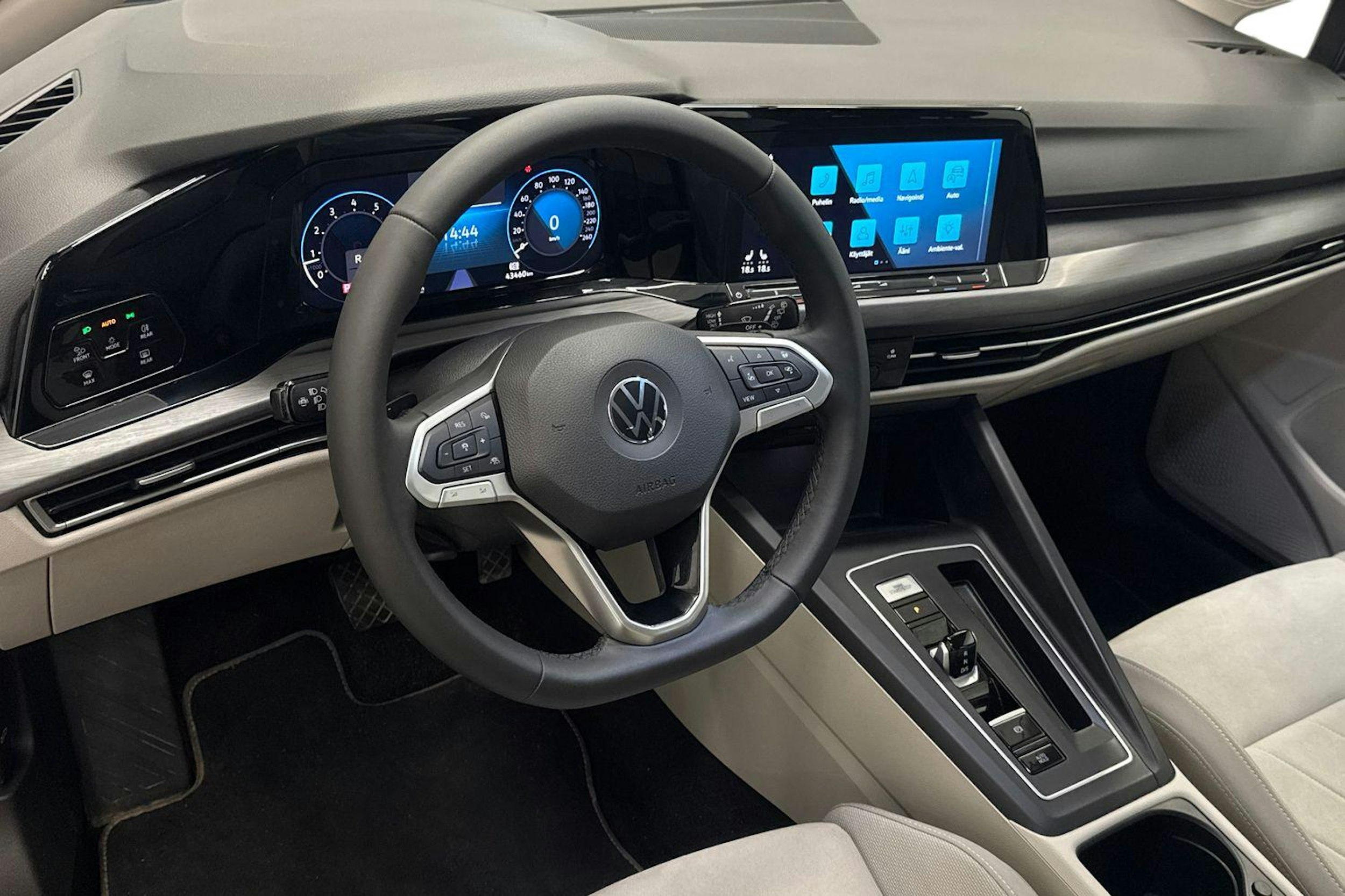 harmaa Volkswagen Golf 2022 kuva 7.