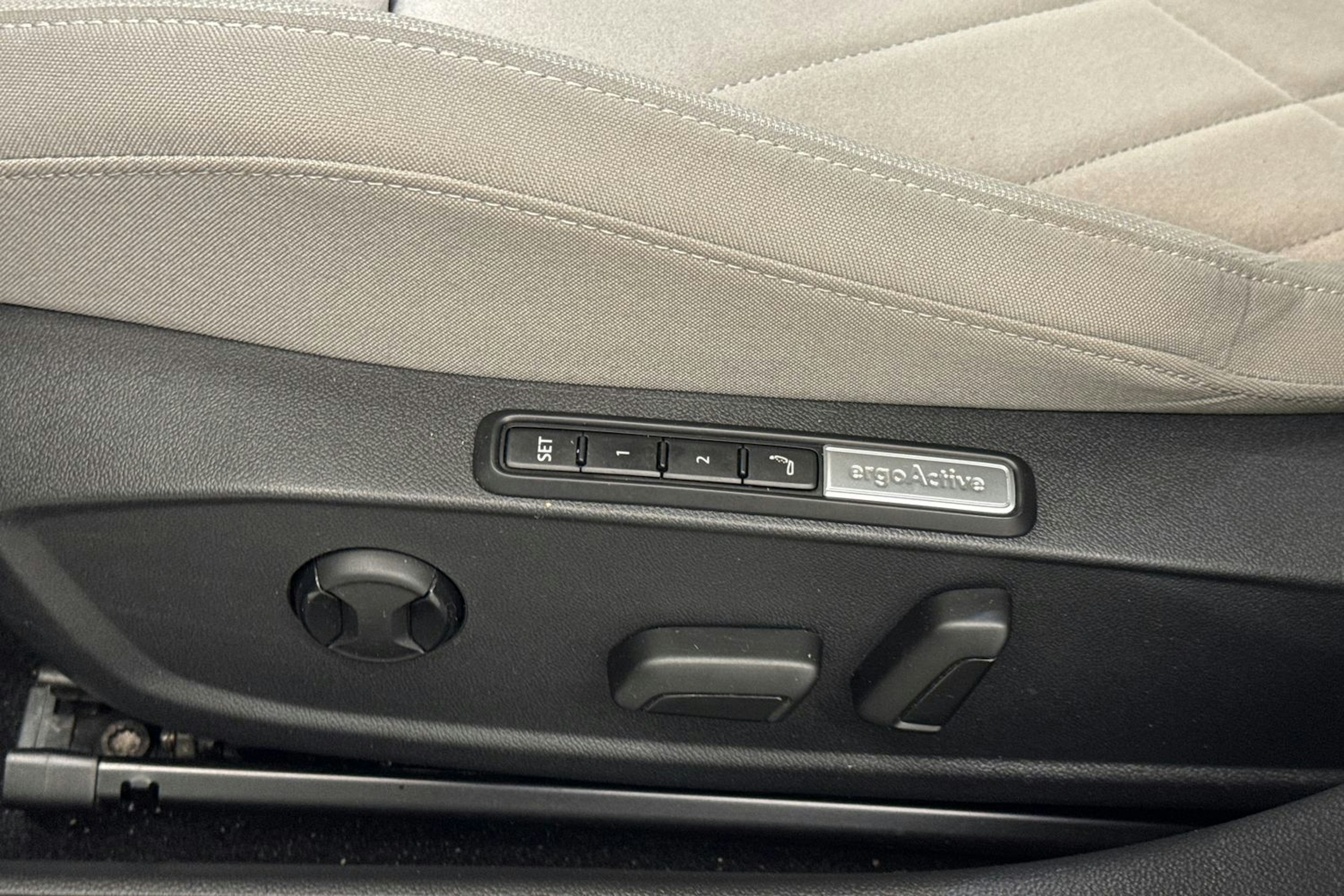 harmaa Volkswagen Golf 2022 kuva 13.