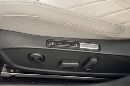 harmaa Volkswagen Golf 2022 kuva 13.
