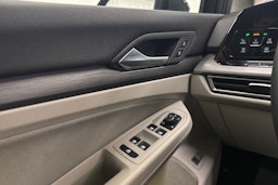 harmaa Volkswagen Golf 2022 kuva 18.