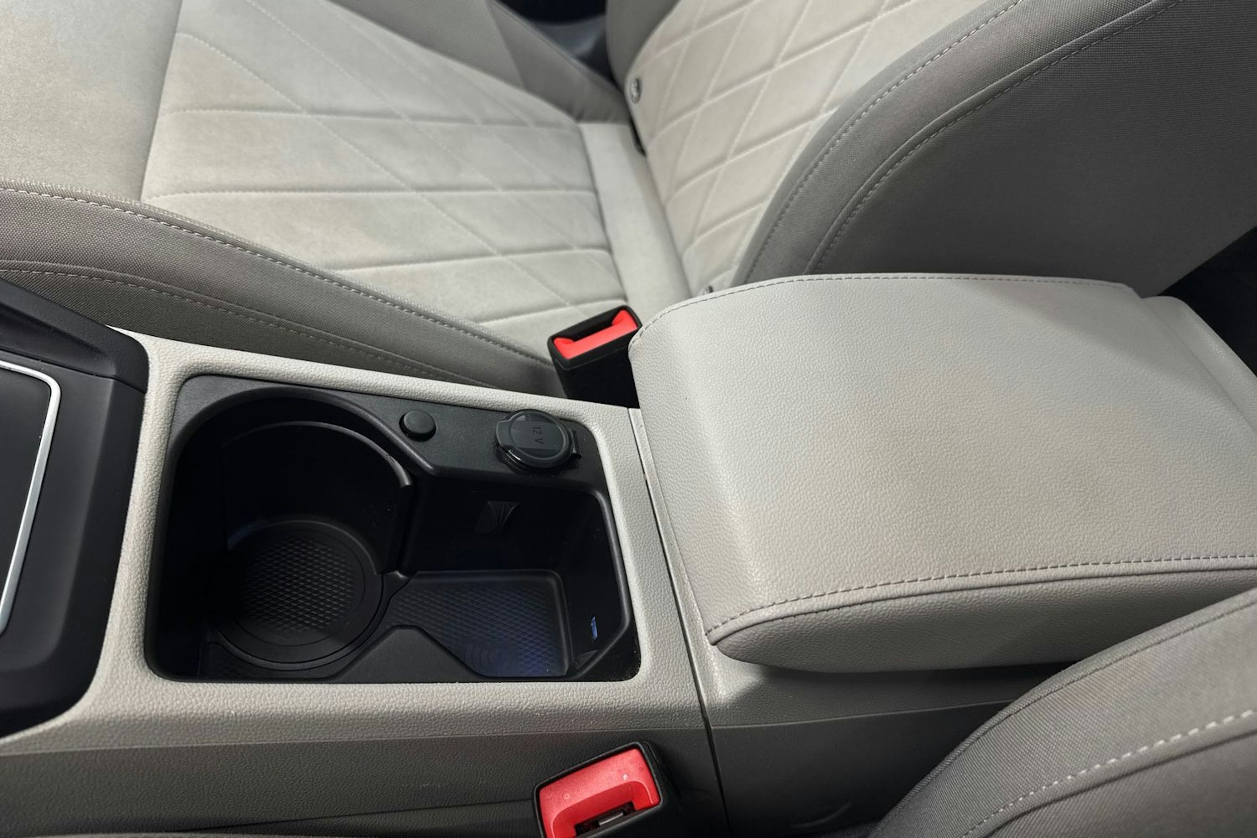 harmaa Volkswagen Golf 2022 kuva 37.
