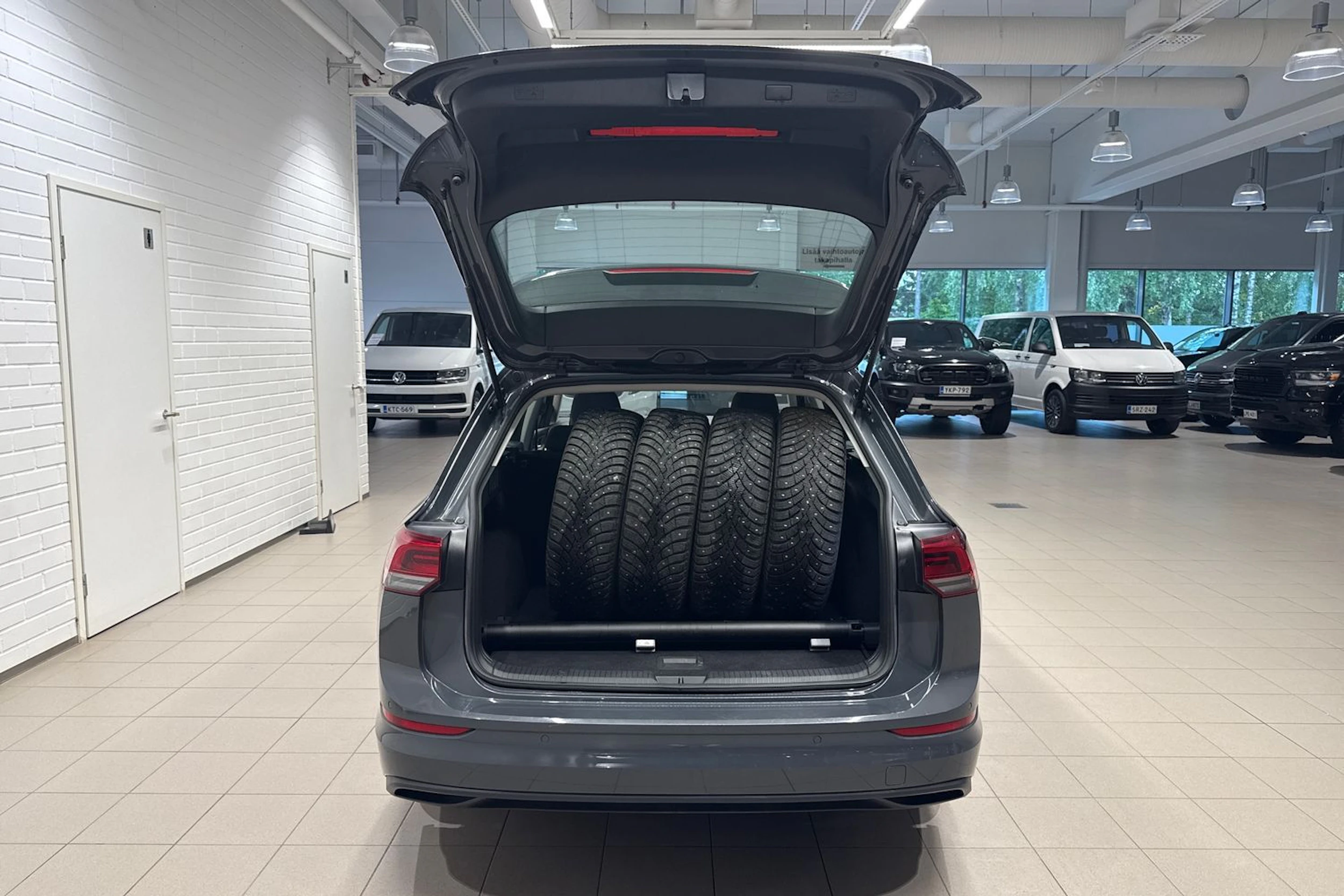 Harmaa Volkswagen GOLF 2022 kuva 13.