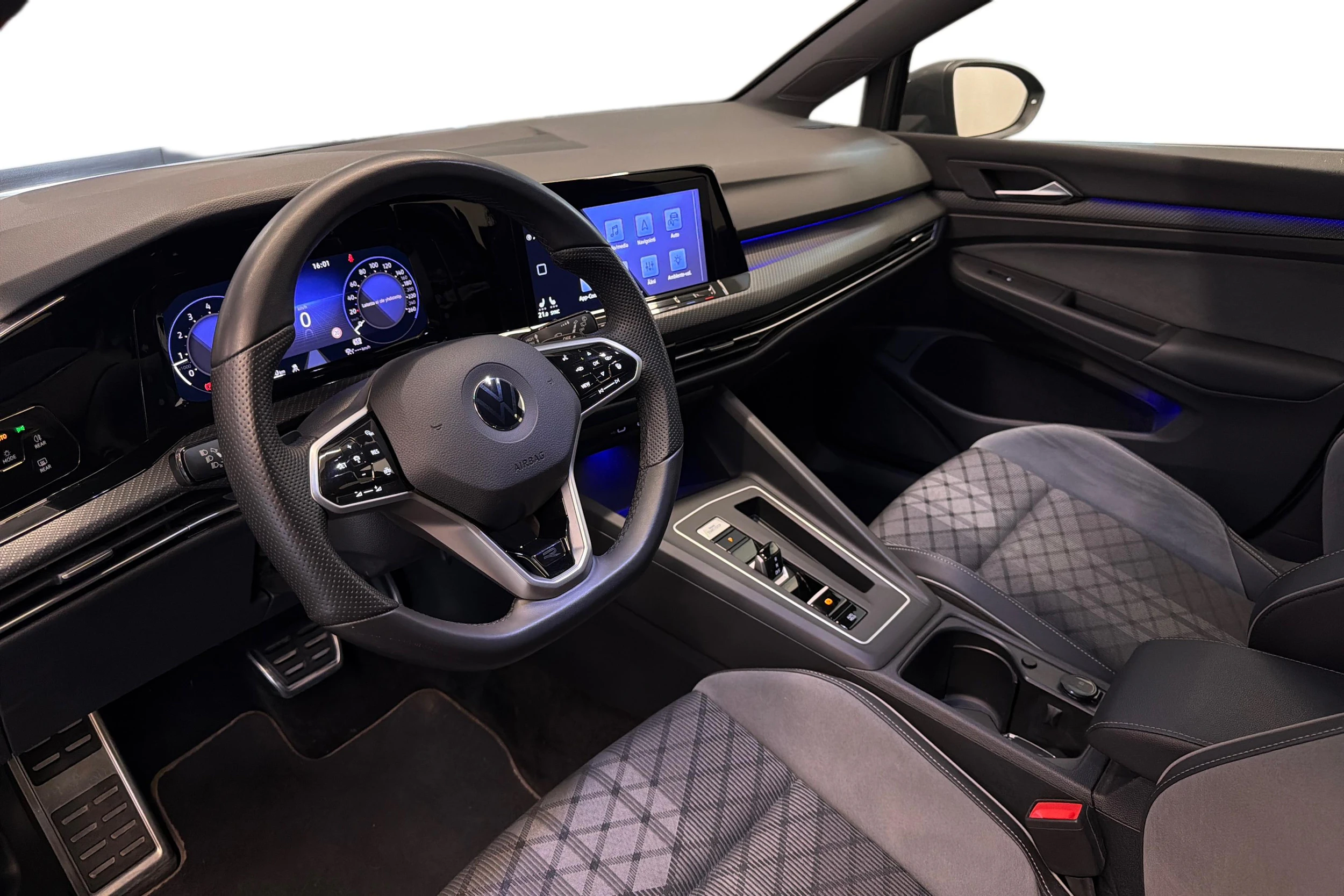 harmaa Volkswagen Golf 2022 kuva 8.