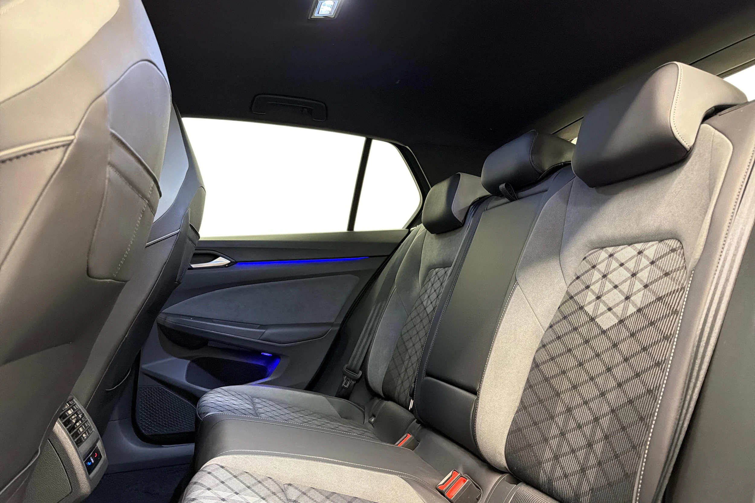 harmaa Volkswagen Golf 2022 kuva 11.