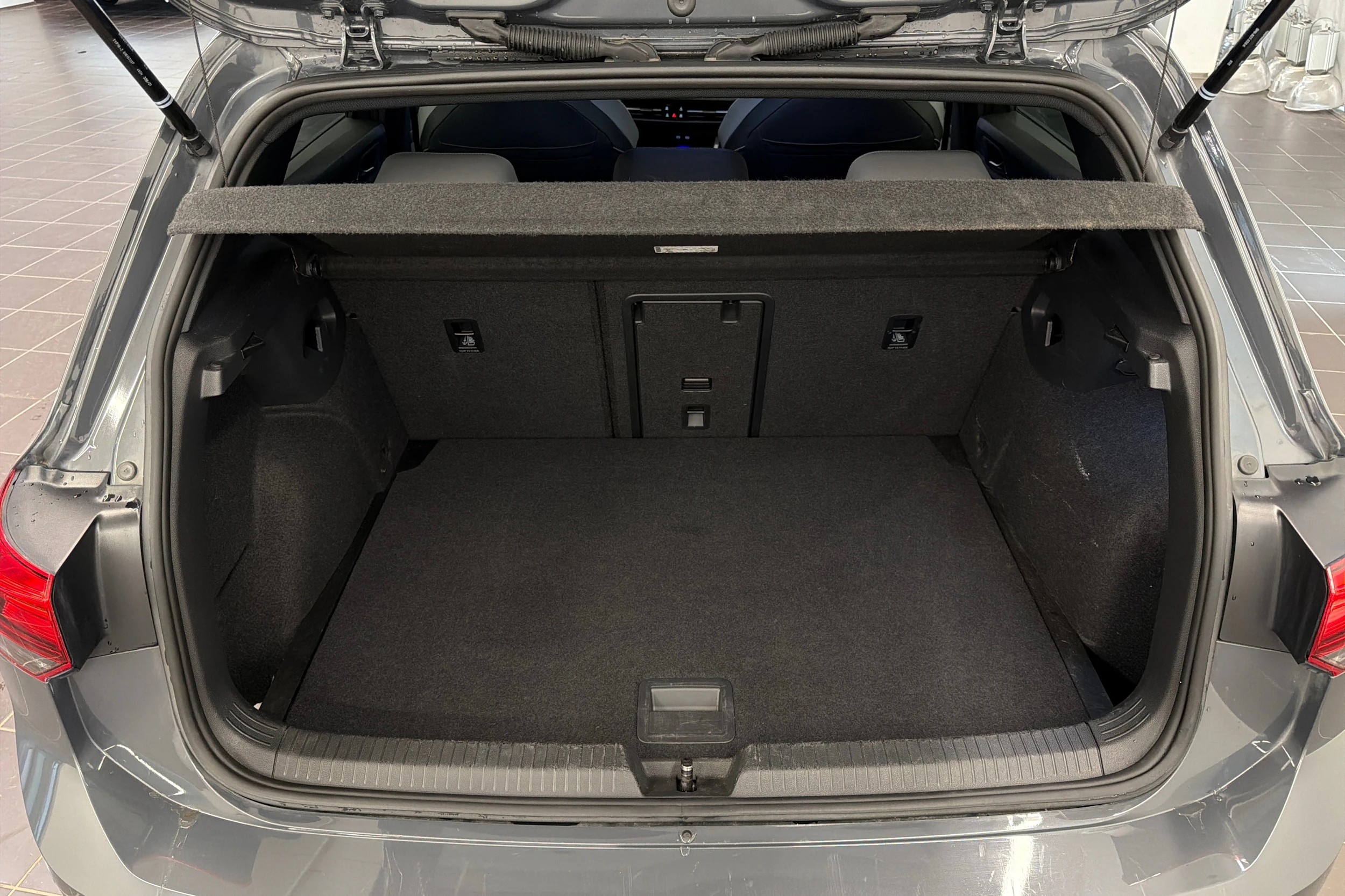 harmaa Volkswagen Golf 2022 kuva 15.