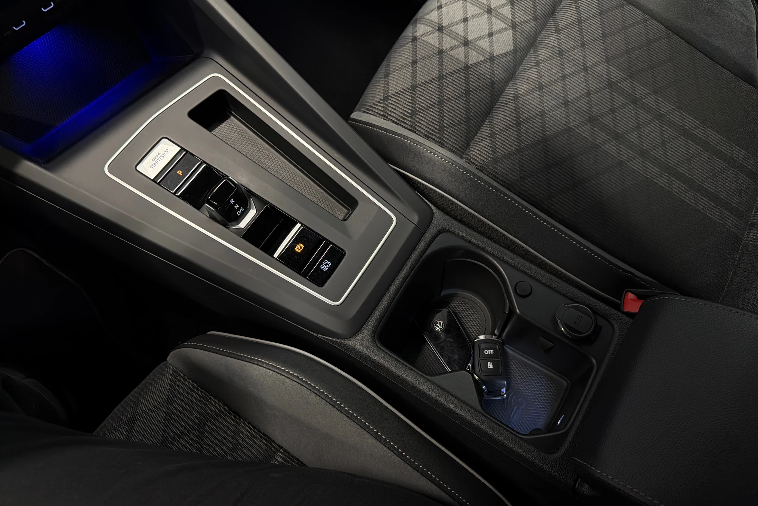 harmaa Volkswagen Golf 2022 kuva 25.