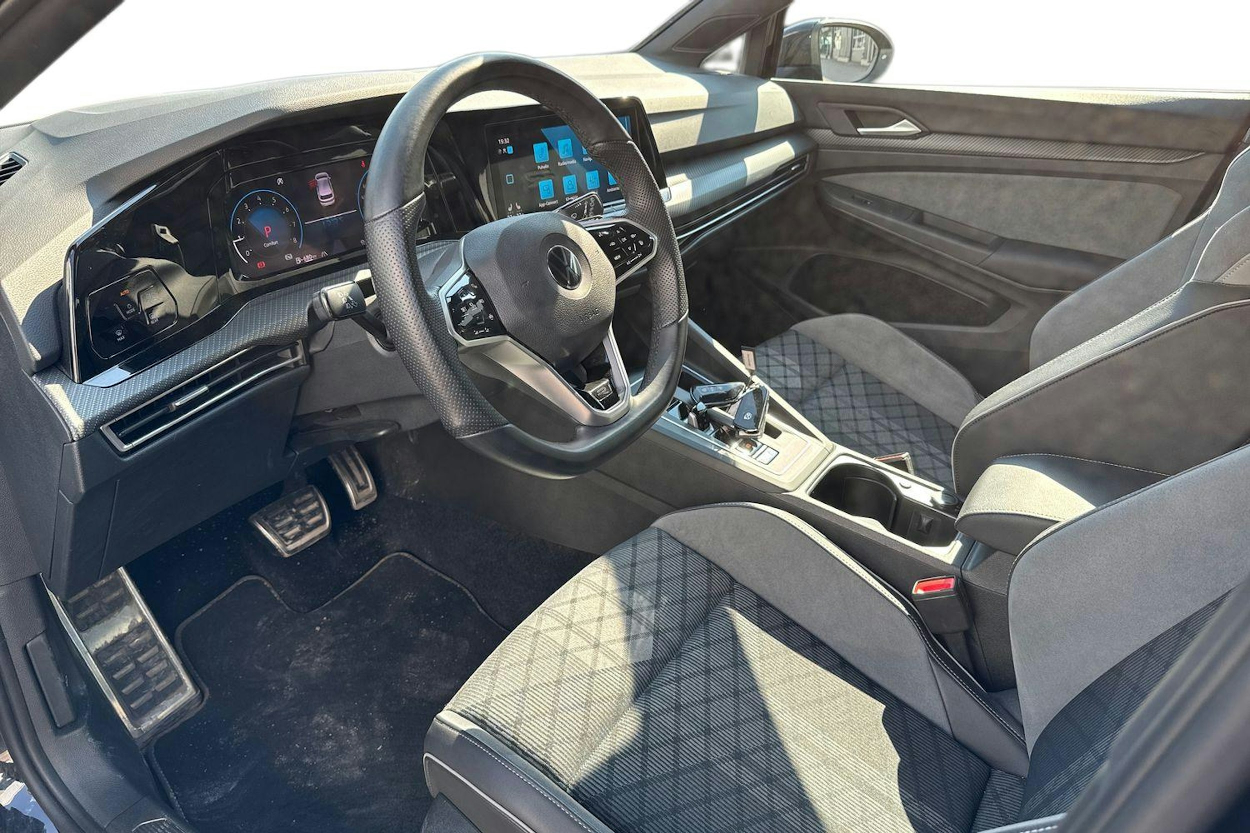 musta Volkswagen Golf 2022 kuva 3.