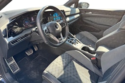musta Volkswagen Golf 2022 kuva 3.