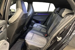 musta Volkswagen Golf 2022 kuva 10.