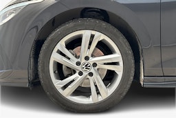 musta Volkswagen Golf 2022 kuva 11.