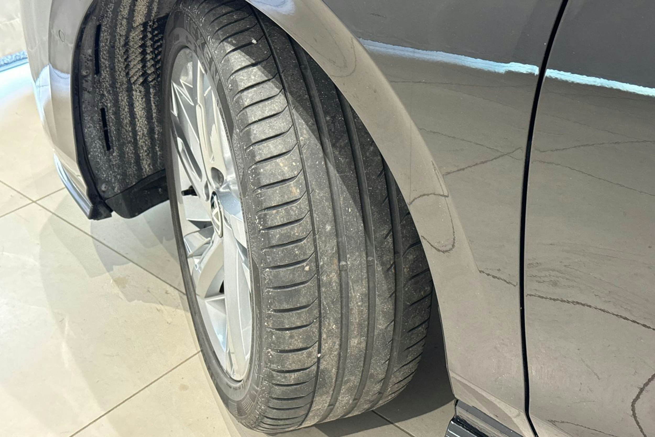 musta Volkswagen Golf 2022 kuva 13.