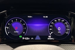 musta Volkswagen Golf 2022 kuva 16.