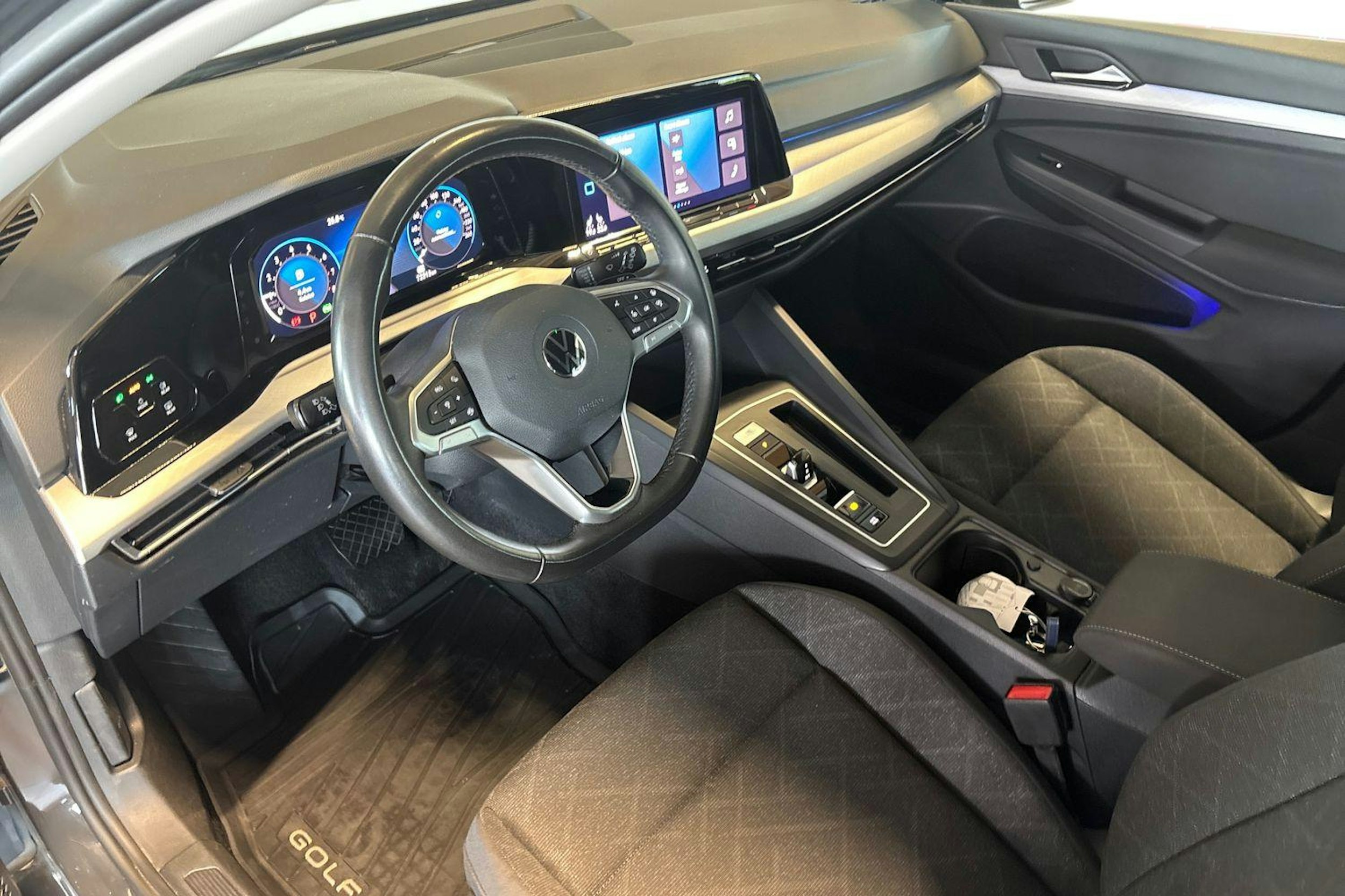 harmaa Volkswagen Golf 2022 kuva 7.
