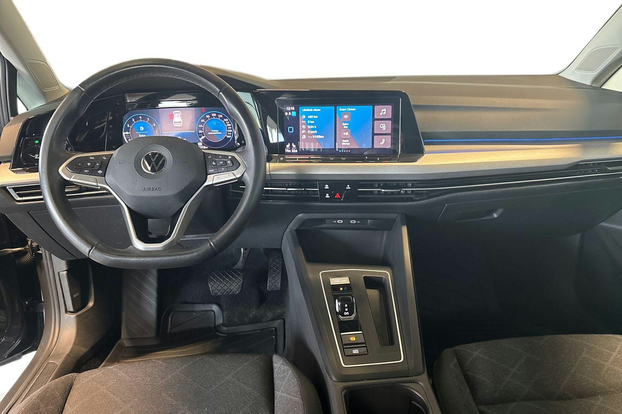 harmaa Volkswagen Golf 2022 kuva 9.