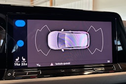 harmaa Volkswagen Golf 2022 kuva 18.
