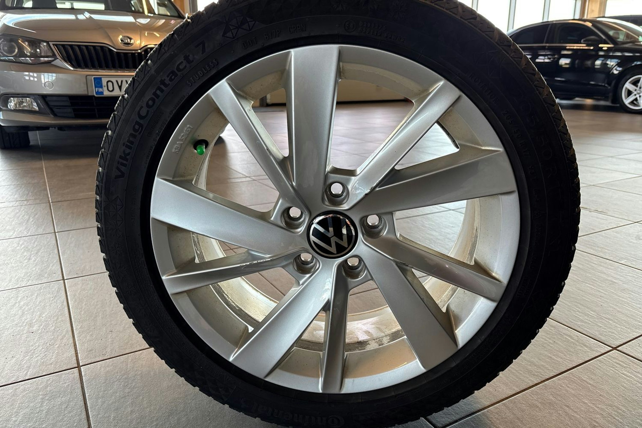 harmaa Volkswagen Golf 2022 kuva 20.