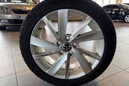 harmaa Volkswagen Golf 2022 kuva 20.