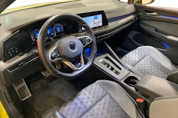 keltainen Volkswagen Golf 2022 kuva 3.