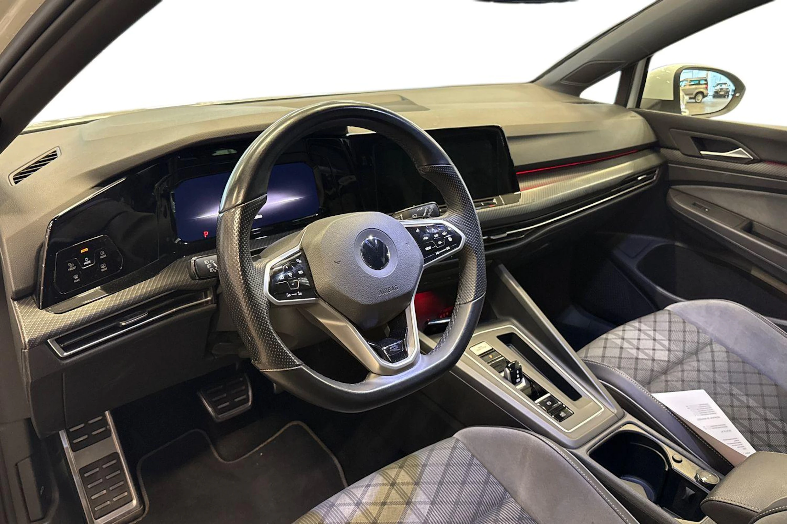 valkoinen Volkswagen Golf 2022 kuva 3.