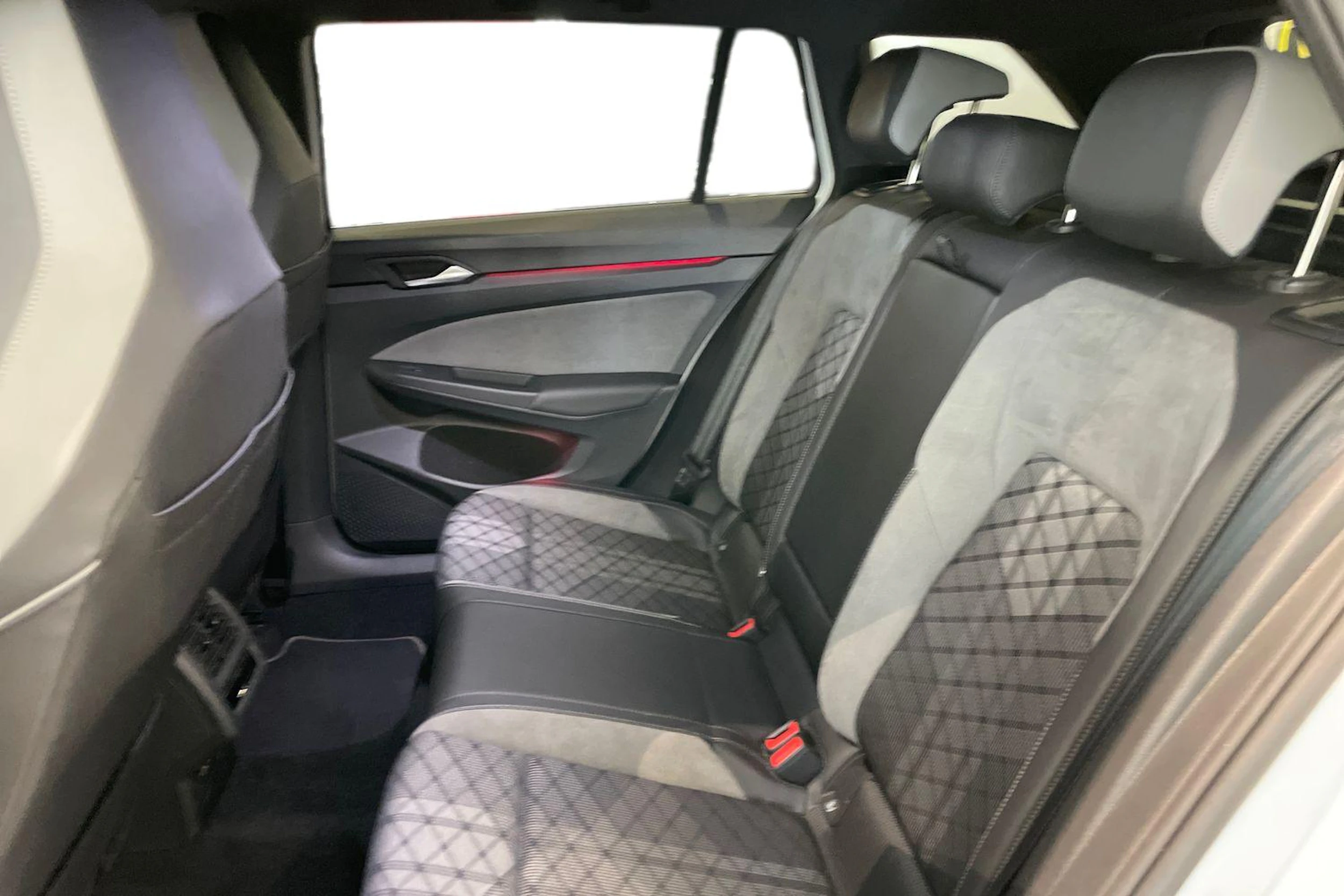 valkoinen Volkswagen Golf 2022 kuva 8.