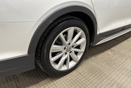 valkoinen Volkswagen Golf 2022 kuva 13.