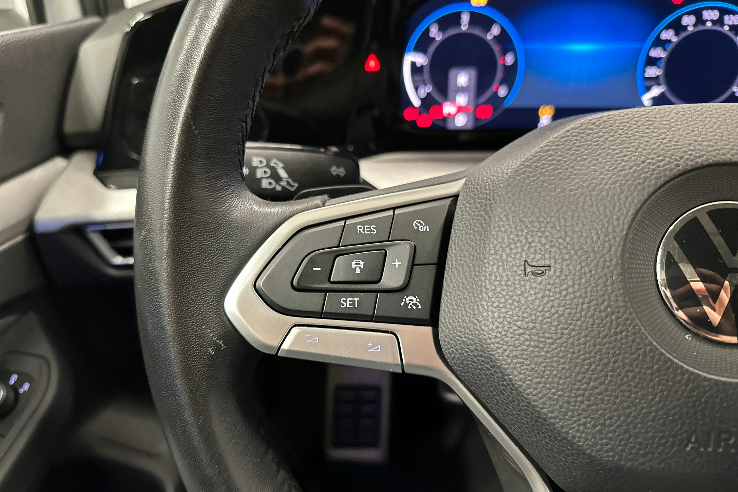 valkoinen Volkswagen Golf 2022 kuva 14.