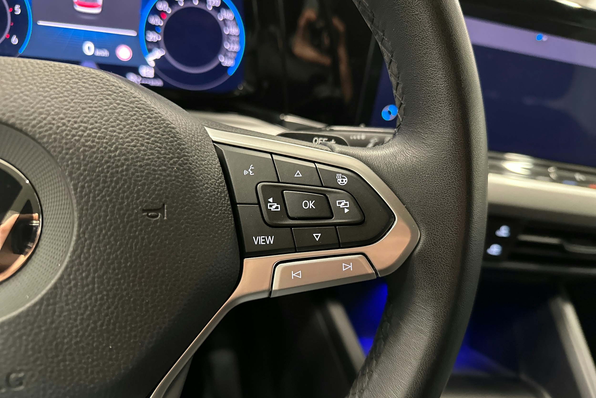 valkoinen Volkswagen Golf 2022 kuva 15.