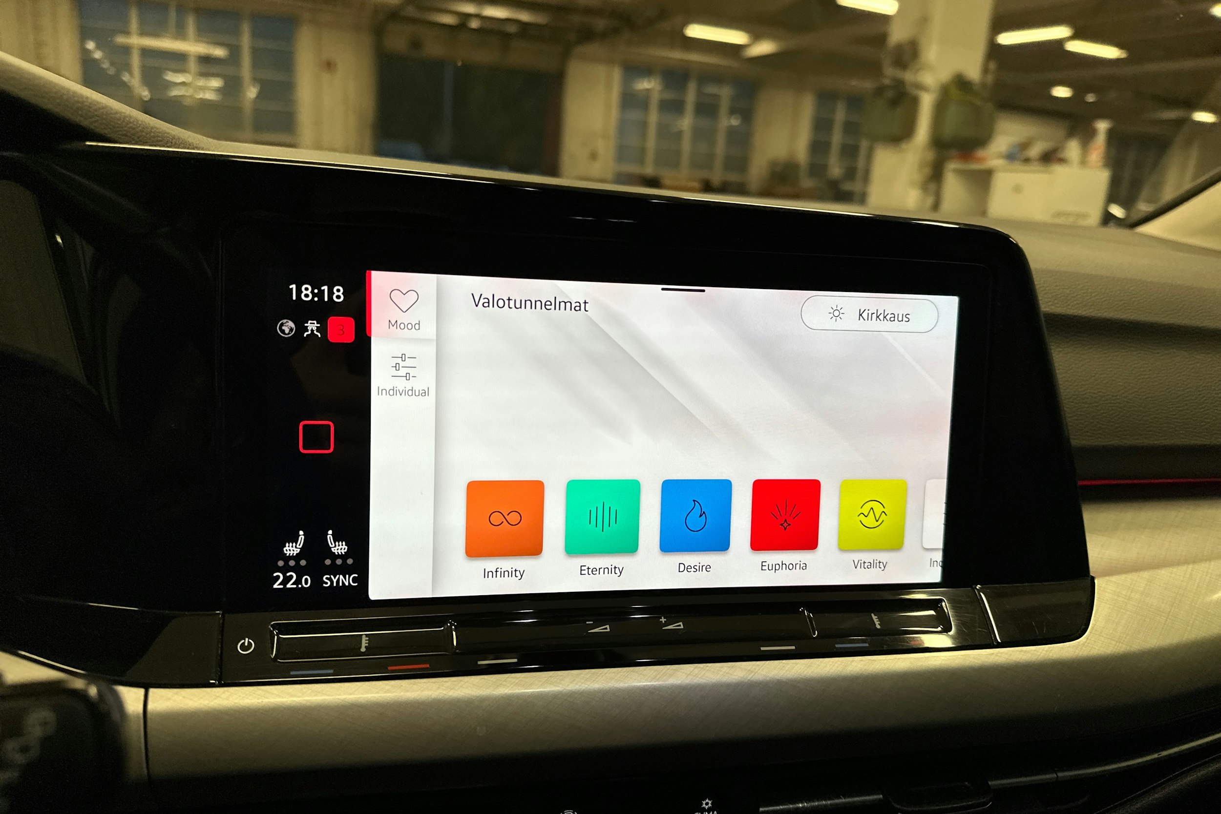 valkoinen Volkswagen Golf 2022 kuva 22.
